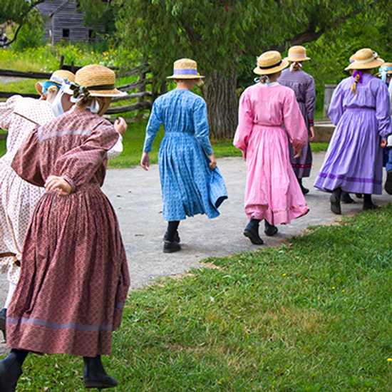 Fashion in Ontario - World Holiday Vibes, Good Vibes Only