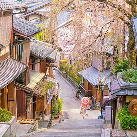 Higashiyama district in Kyoto - World Holiday Vibes, Good Vibes Only
