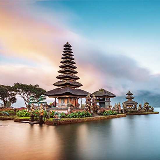 Pura Ulun Danu Bratan in Bali - World Holiday Vibes