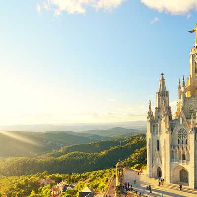 Barcelona City Tour from London with Low Cost Vibes