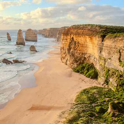 Melbourne: Australia's Vibrant Metropolis🌆🏞️ hero image